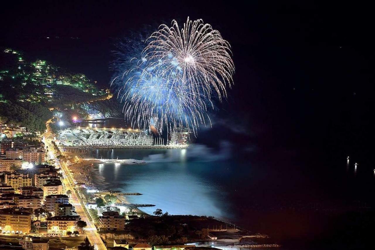 Appartamento Frontemare Marina dʼMarina dʼAndora Exterior foto
